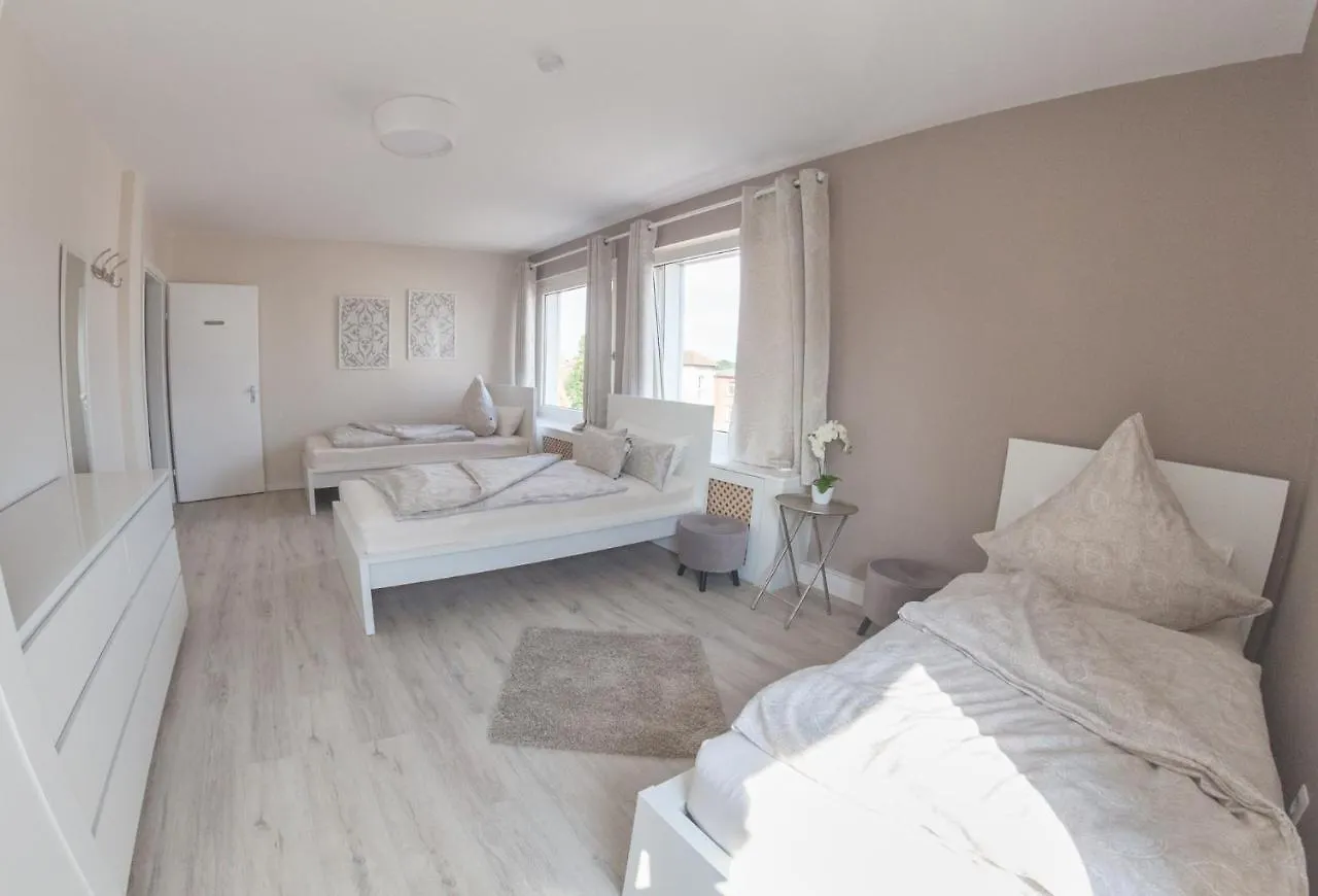 Contacts de Joel Living Apartment
